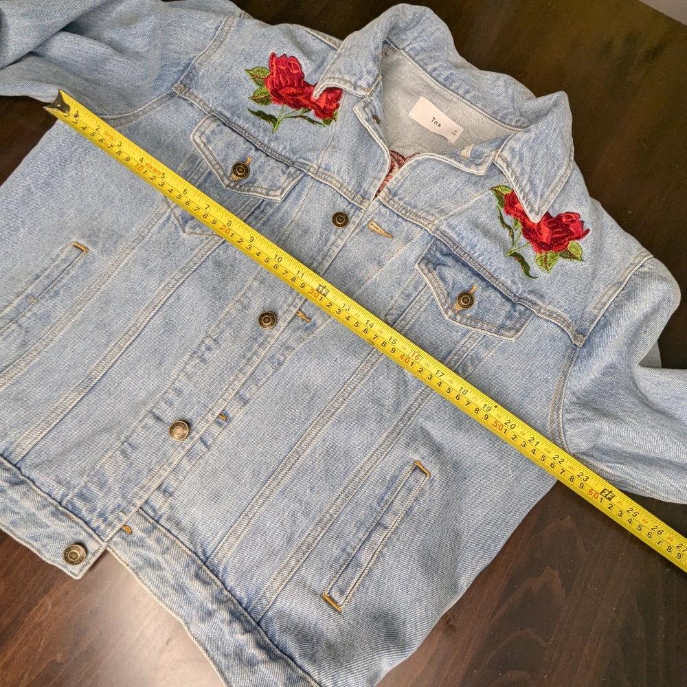 ARITZIA TNA Embroidered Rose Denim Jean Jacket, WOMENS Medium - Picture 11 of 16